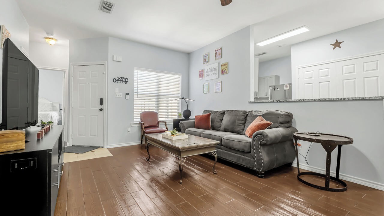 Photo of Livingroom in College Station