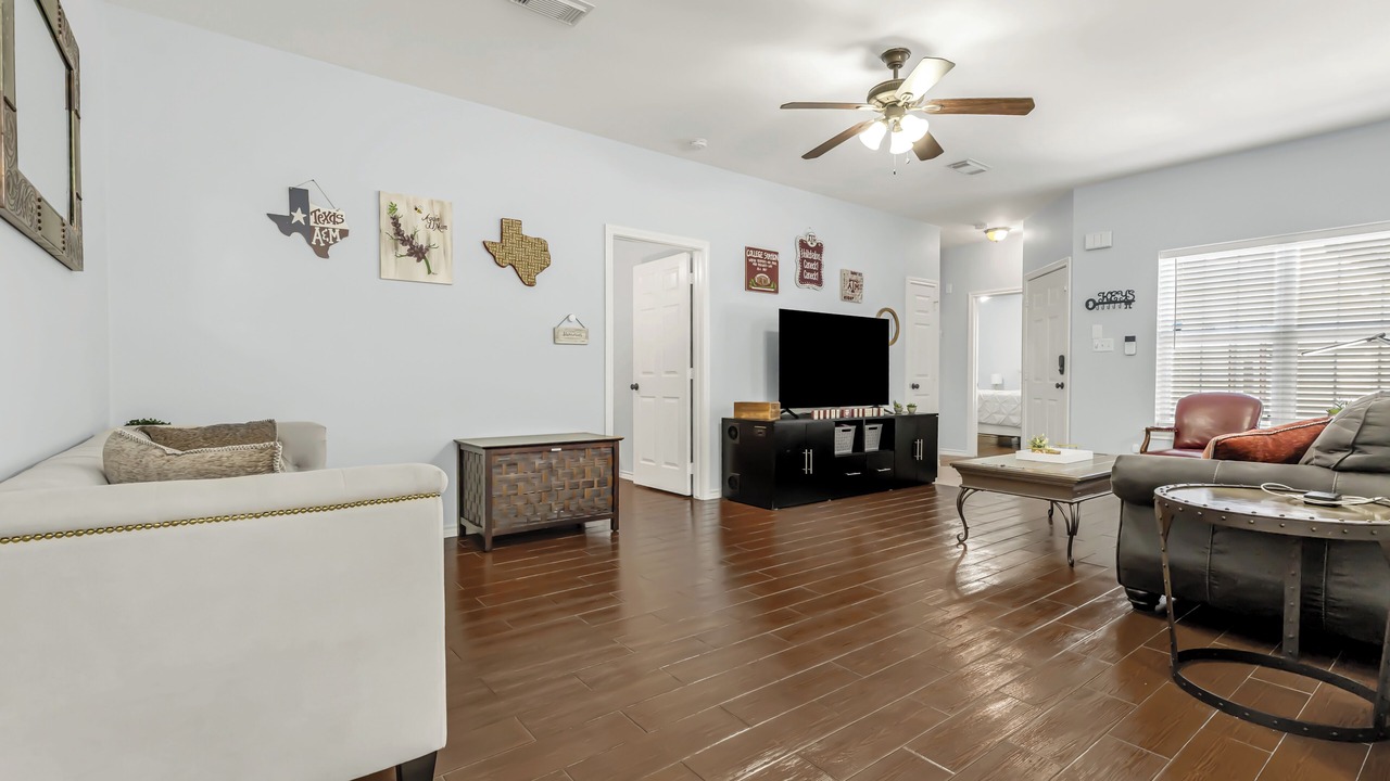 Photo of Livingroom in College Station