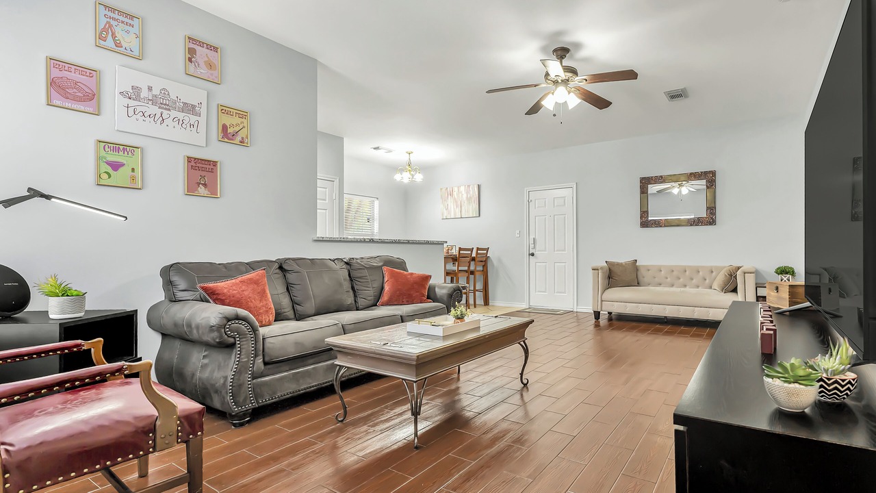 Photo of Livingroom in College Station