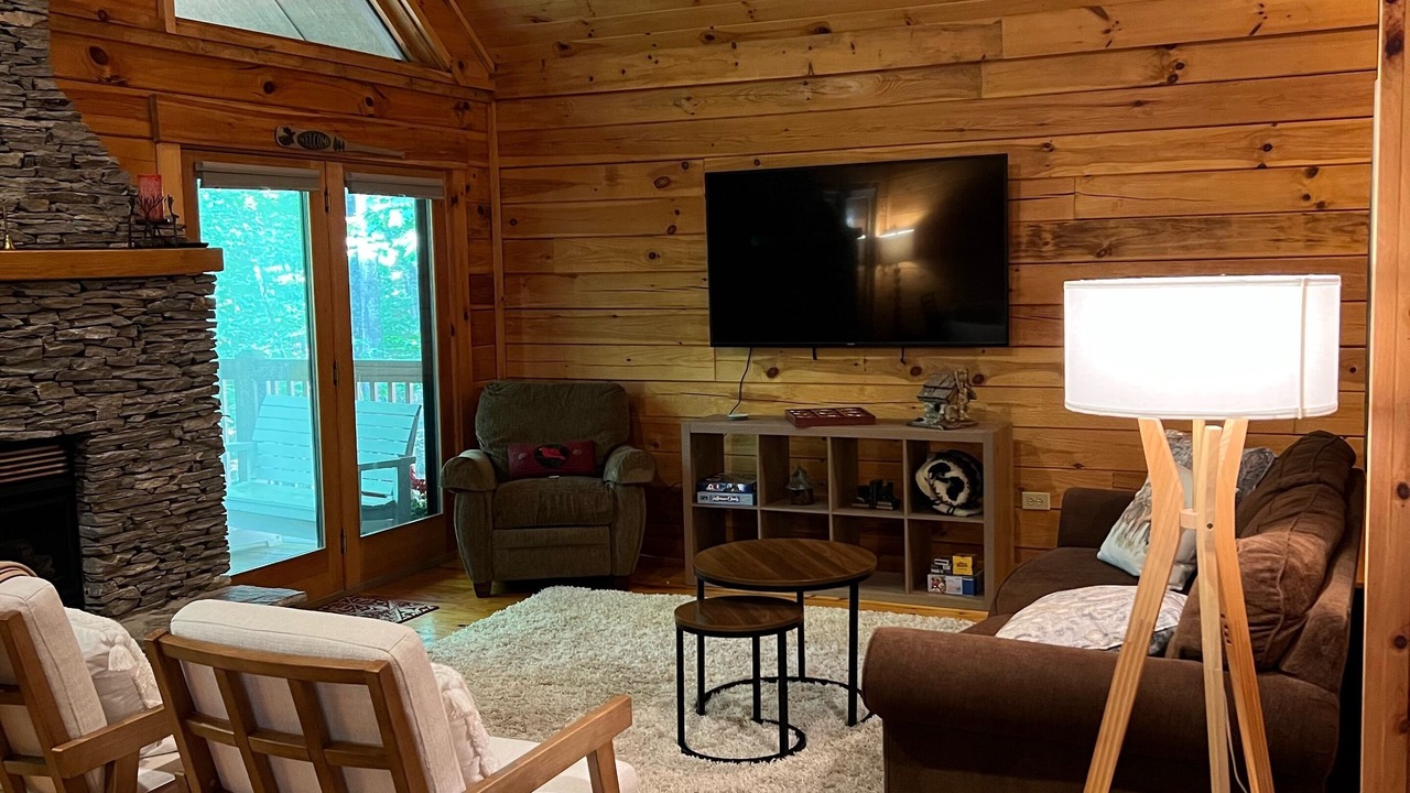 Photo of Livingroom in West Jefferson