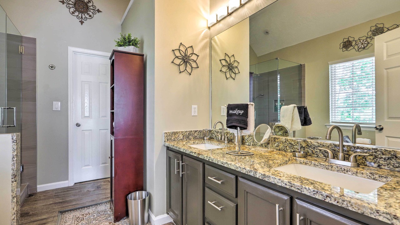 Photo of Bathroom in Oak Hill