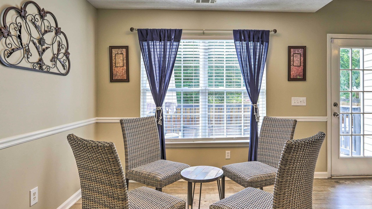 Photo of Livingroom in Oak Hill