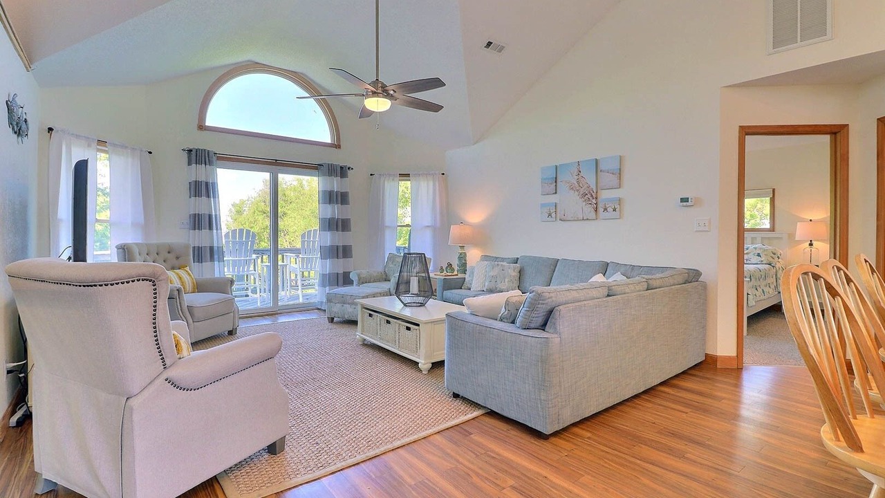 Photo of Bedroom in Monteray Shores