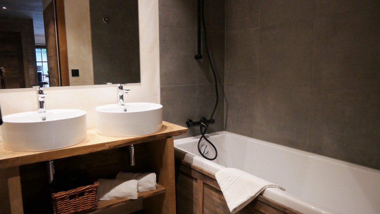 Photo of Bathroom in Demi-Quartier