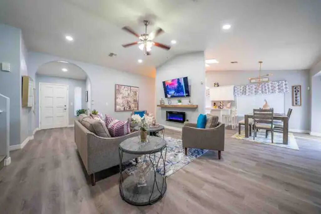 Photo of Livingroom in Pecos West
