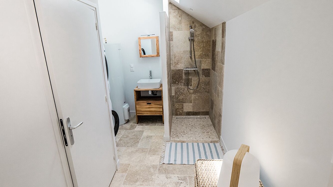 Photo of Bathroom in Saint-Coulomb