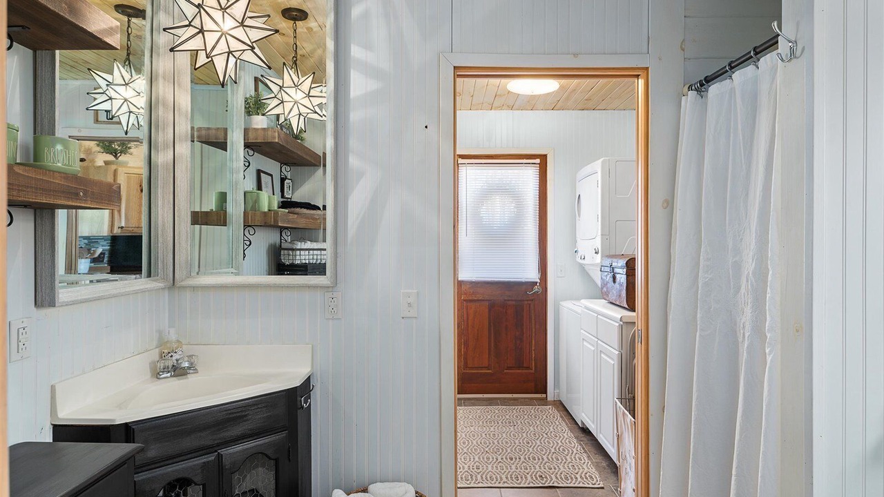 Photo of Bathroom in Warren