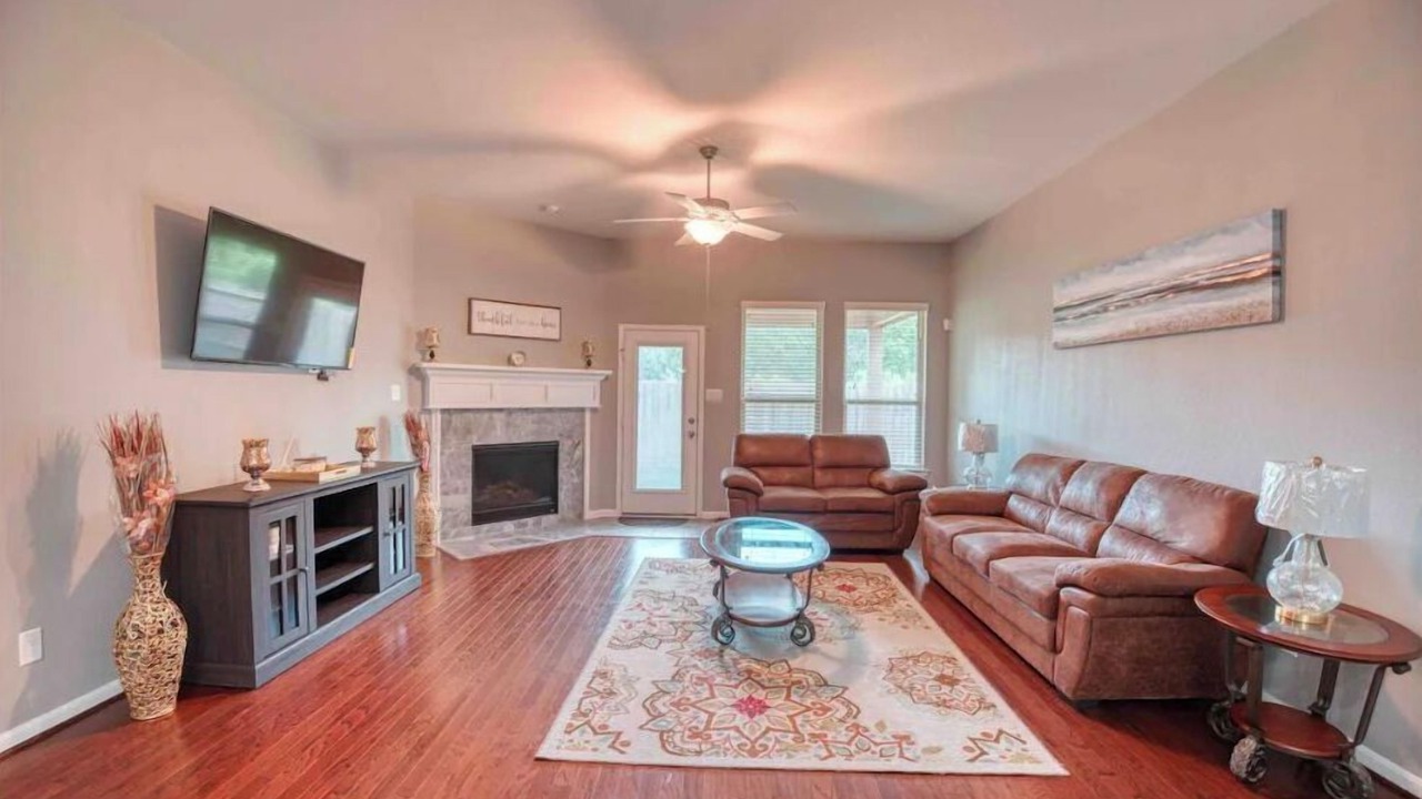 Photo of Livingroom in Spring