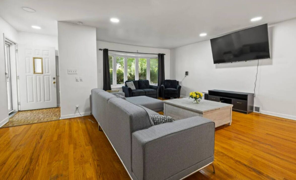 Photo of Livingroom in Cresskill