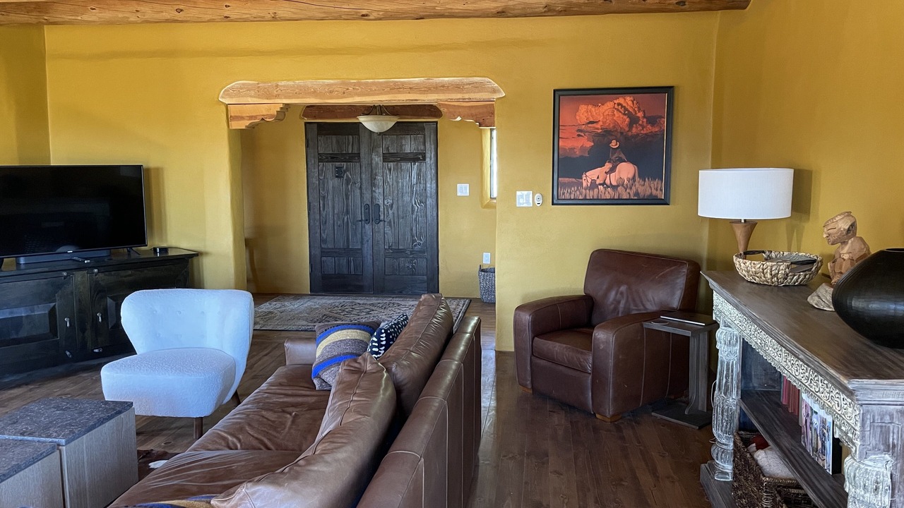 Photo of Livingroom in Ranchos De Taos