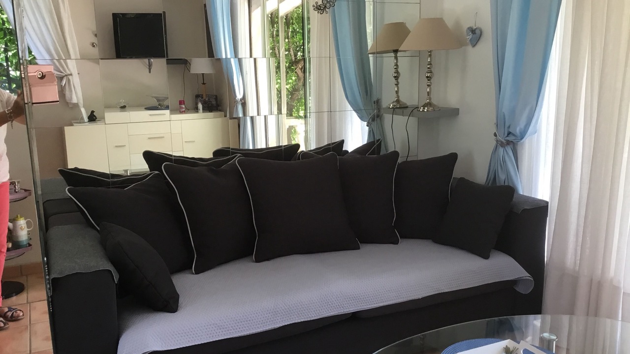 Photo of Livingroom in Orange