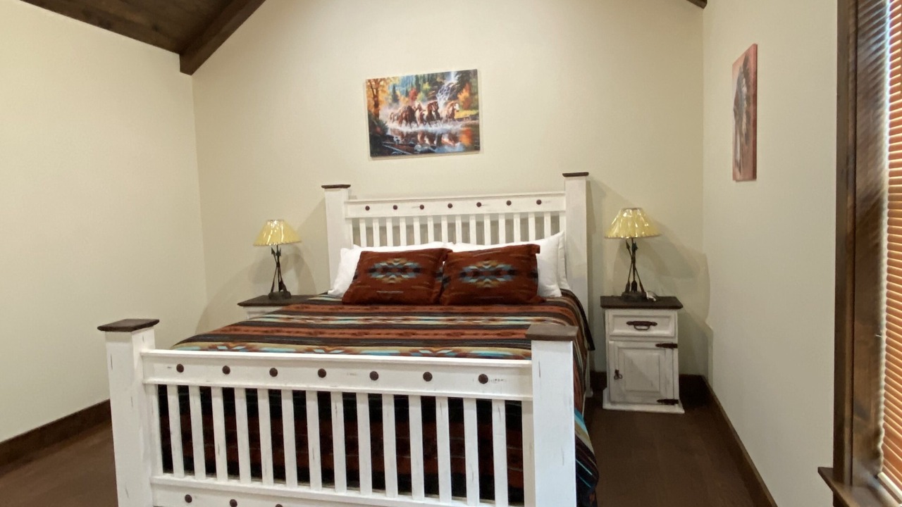Photo of Bedroom in Uvalde