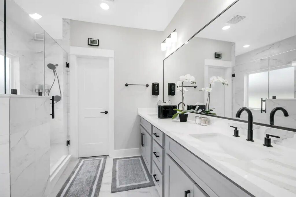 Photo of Bathroom in South Central Houston