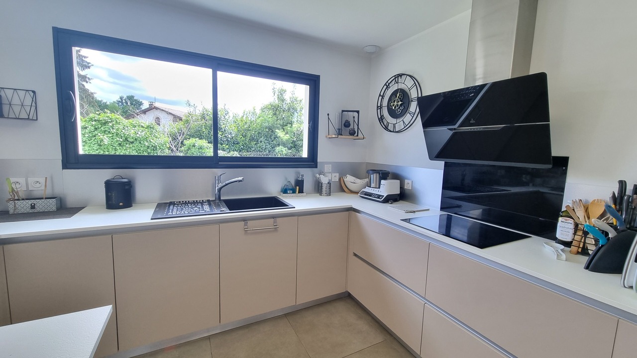 Photo of Kitchen in Saint-Medard-d'Eyrans
