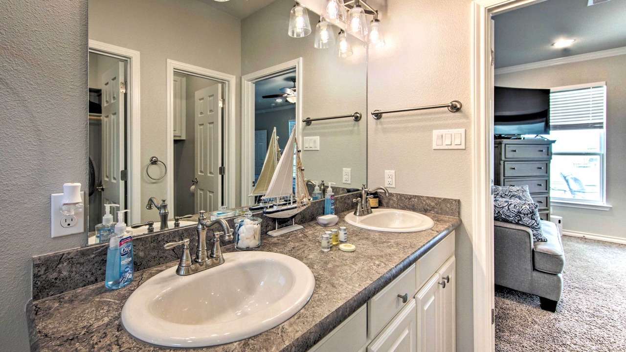 Photo of Bathroom in Carolyn Estates
