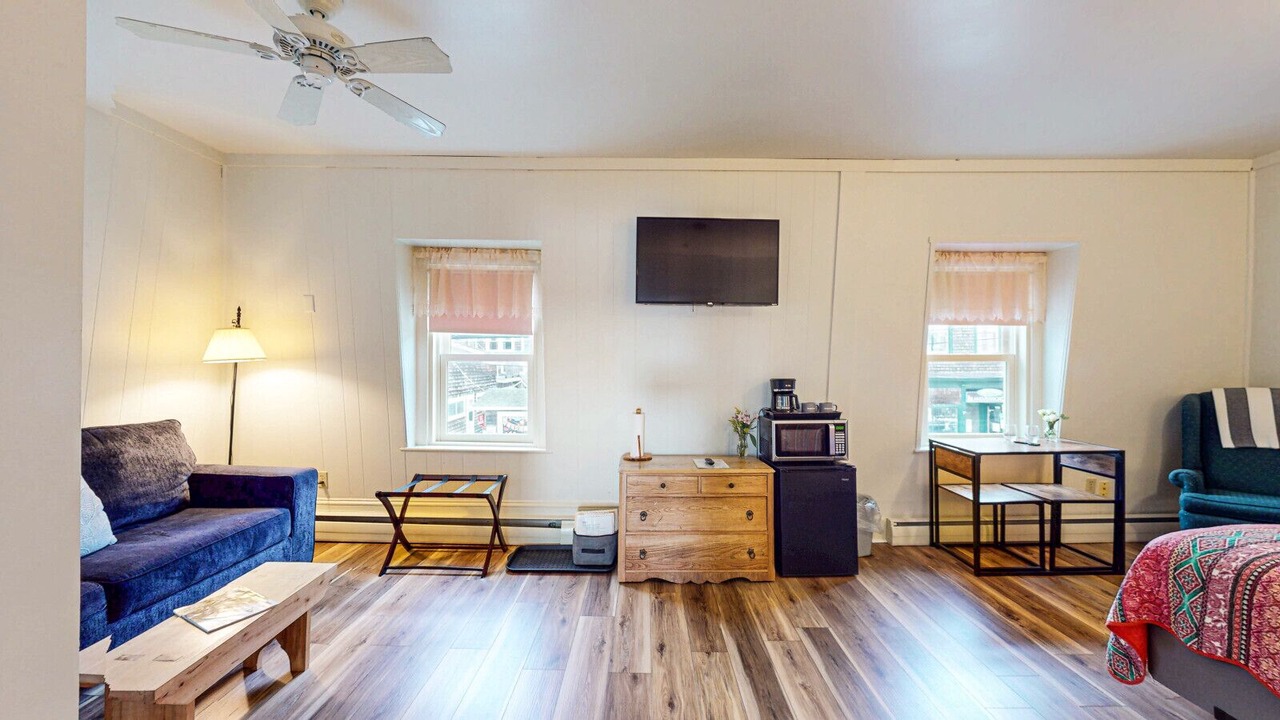 Photo of Livingroom in Stonington