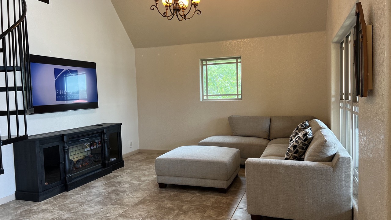 Photo of Livingroom in Larue
