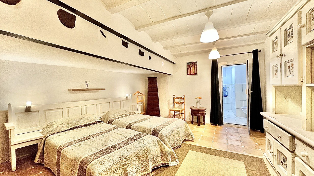 Photo of Bedroom in Roses Town Center
