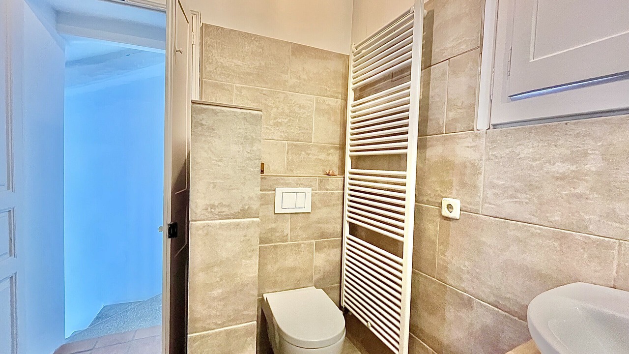 Photo of Bathroom in Roses Town Center