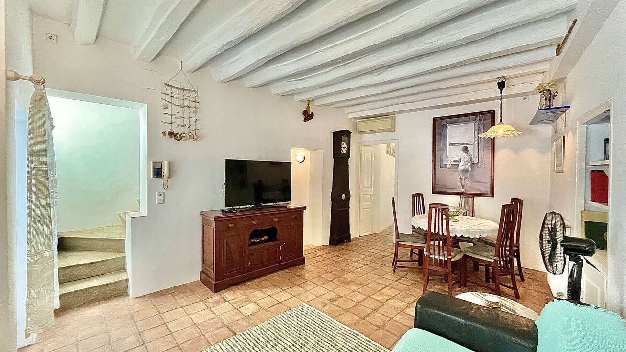 Photo of Livingroom in Roses Town Center