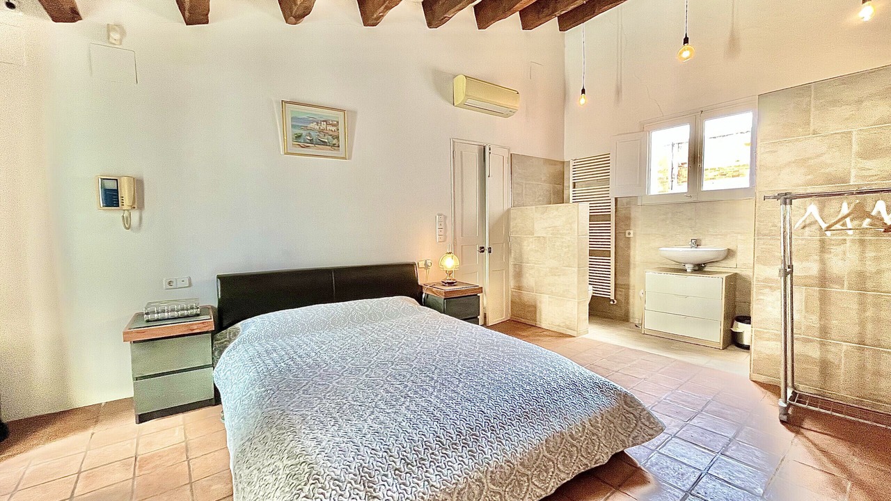 Photo of Bedroom in Roses Town Center