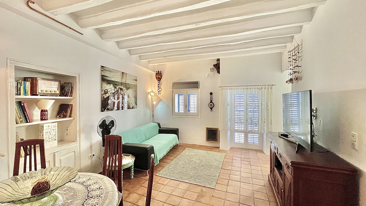 Photo of Livingroom in Roses Town Center