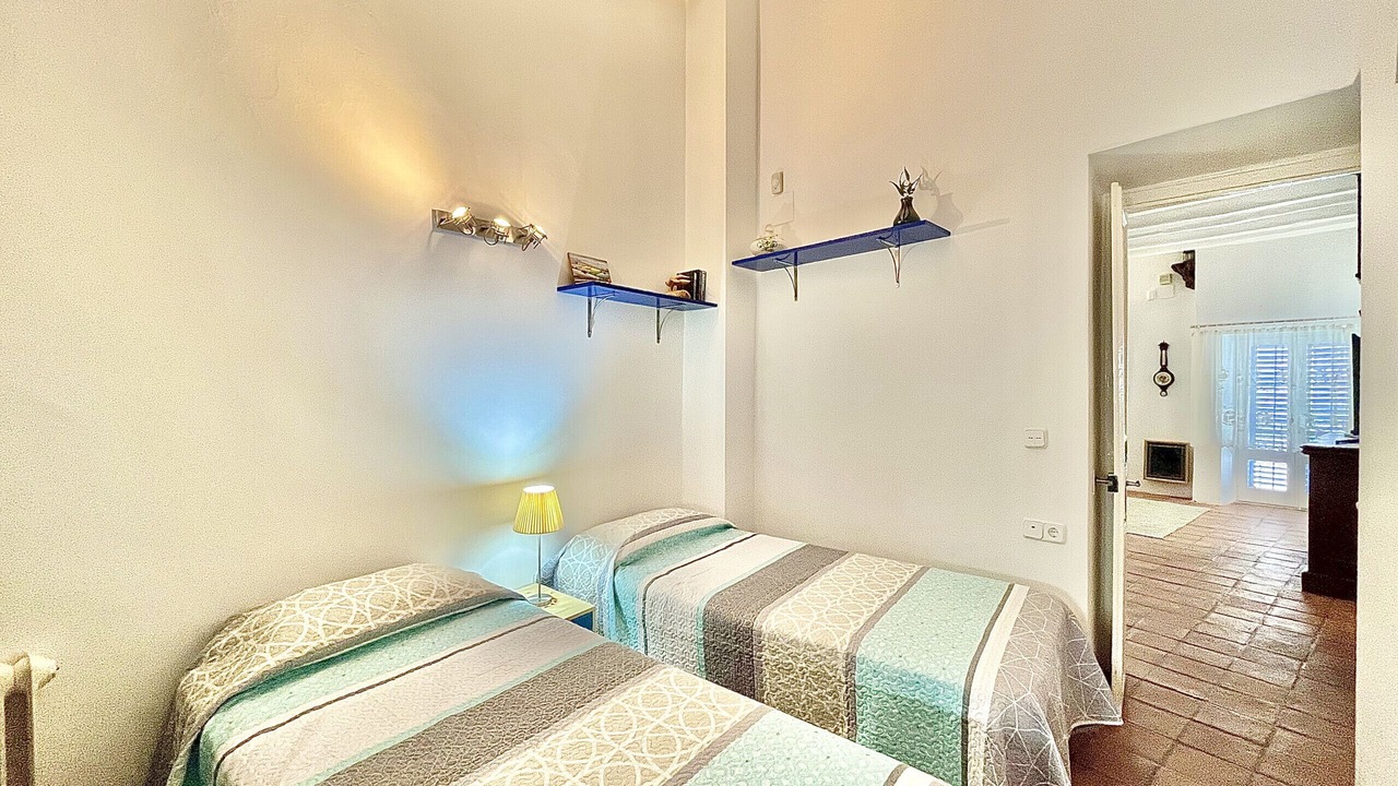 Photo of Bedroom in Roses Town Center