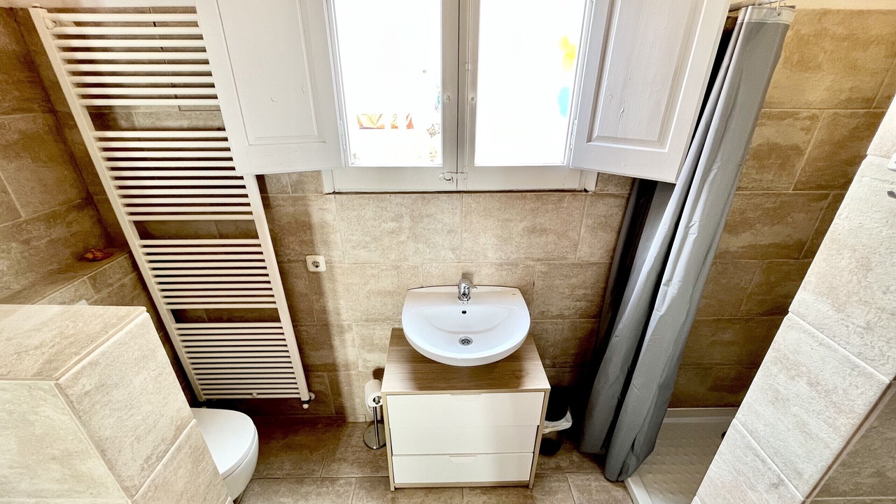Photo of Bathroom in Roses Town Center