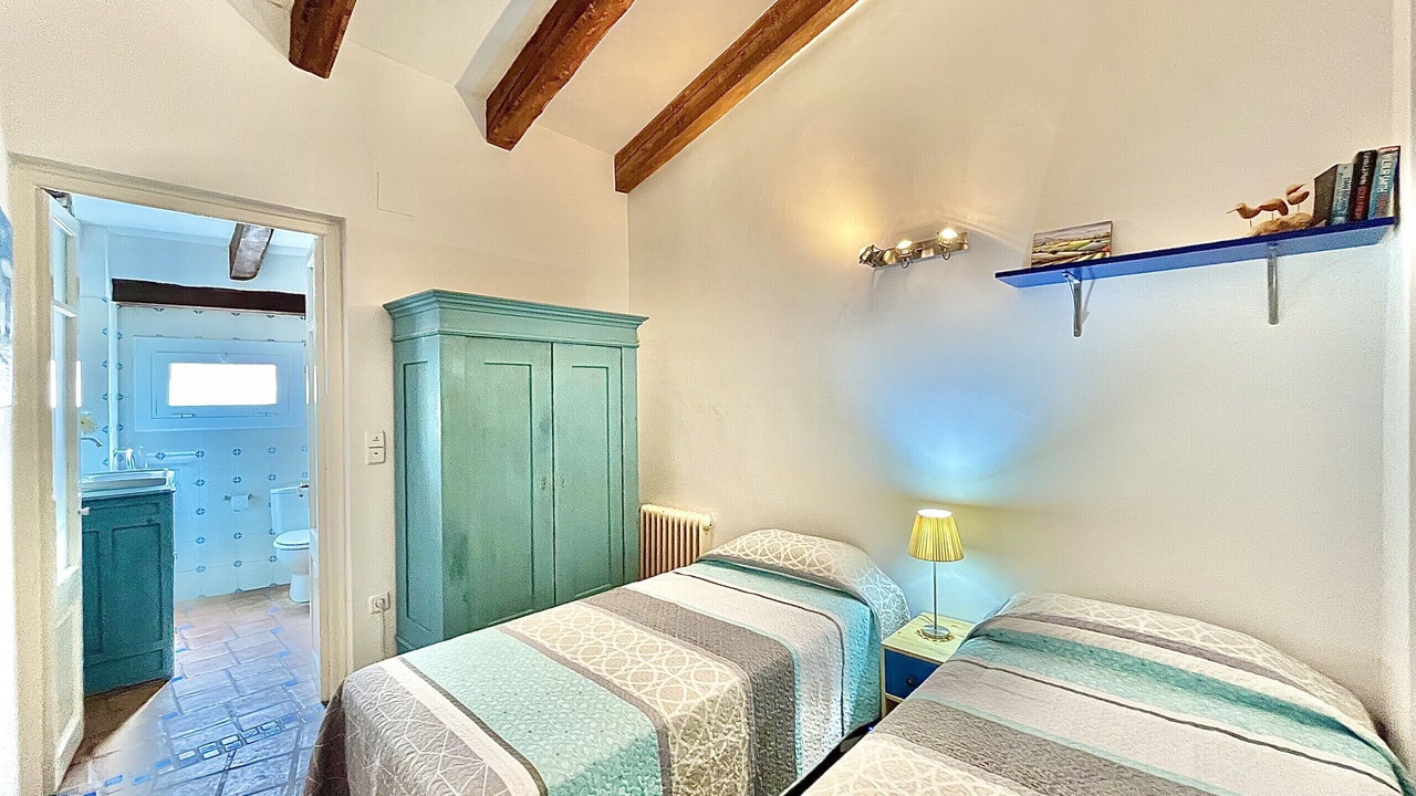 Photo of Bedroom in Roses Town Center