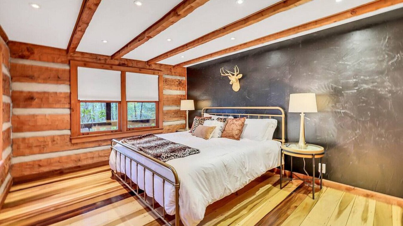 Photo of Bedroom in Hendersonville