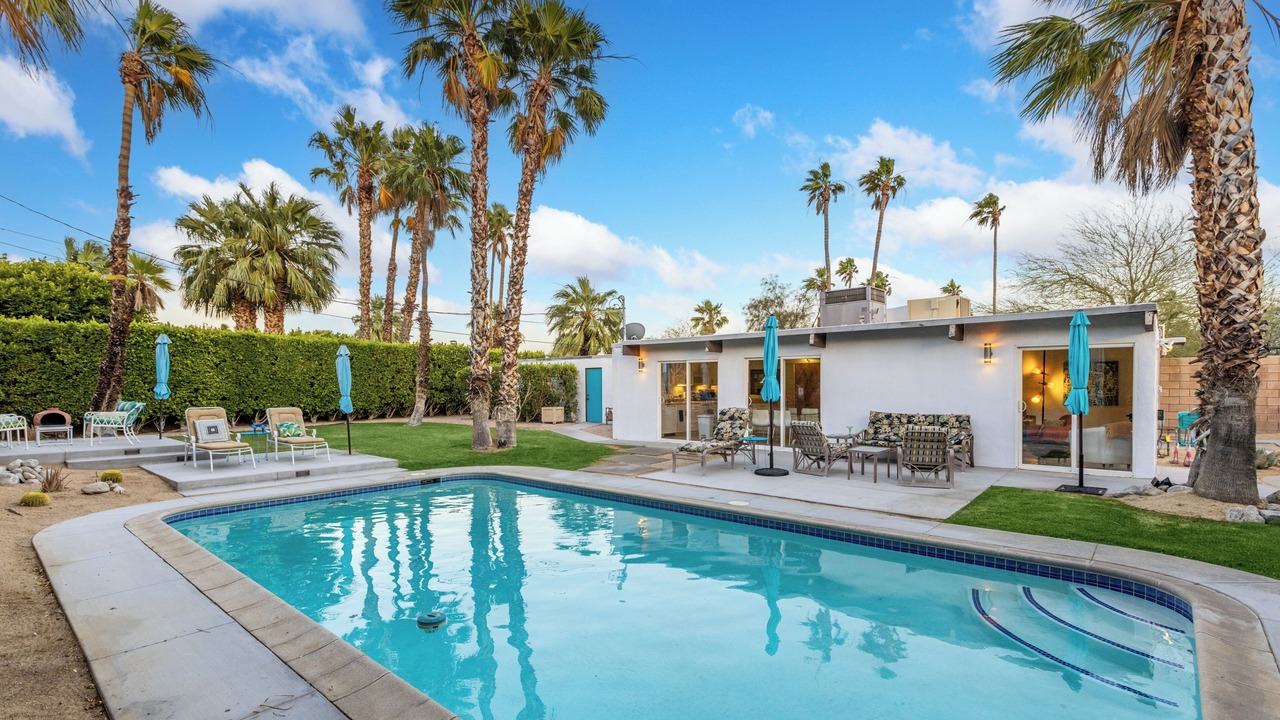 Photo of Outdoor in Racquet Club Estates