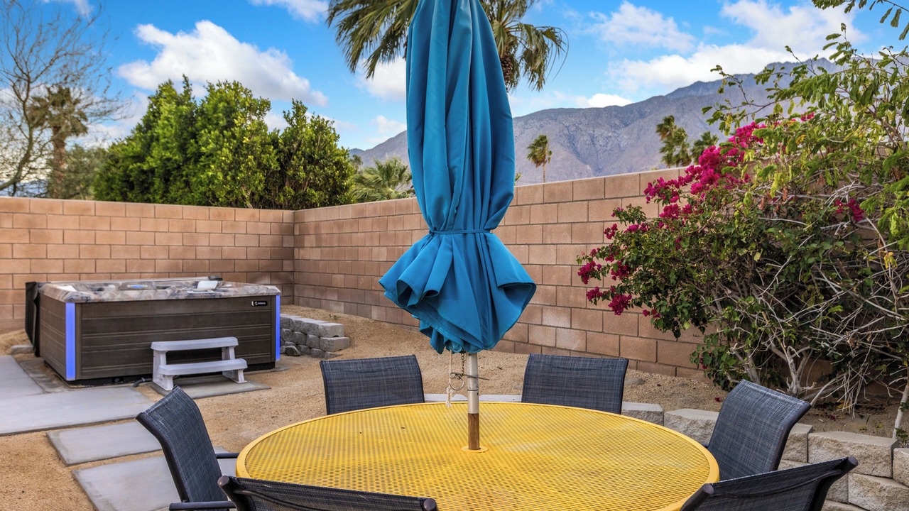 Photo of Outdoor in Racquet Club Estates