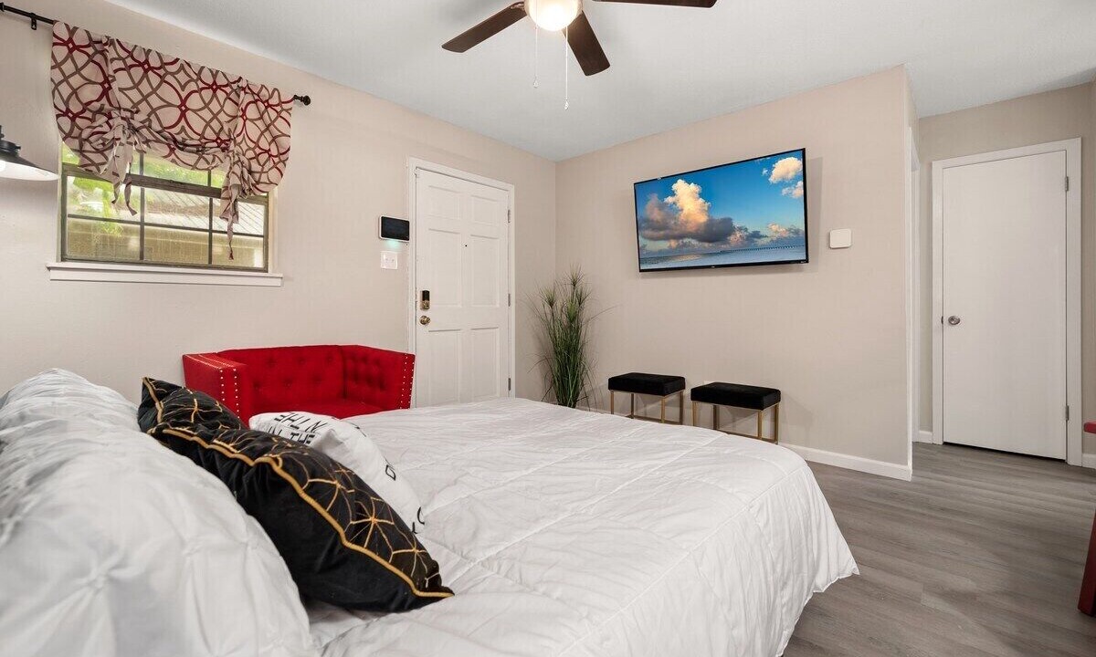 Photo of Bedroom in Pineville