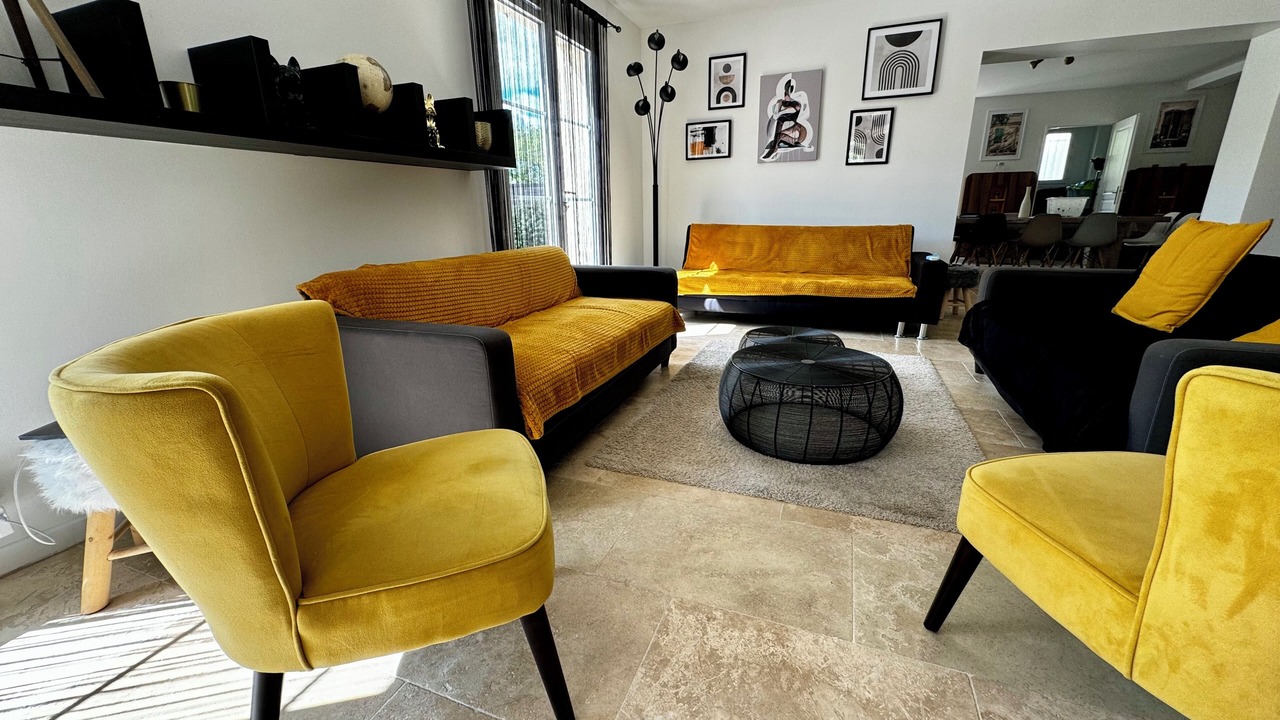 Photo of Livingroom in Saint-Victor-des-Oules