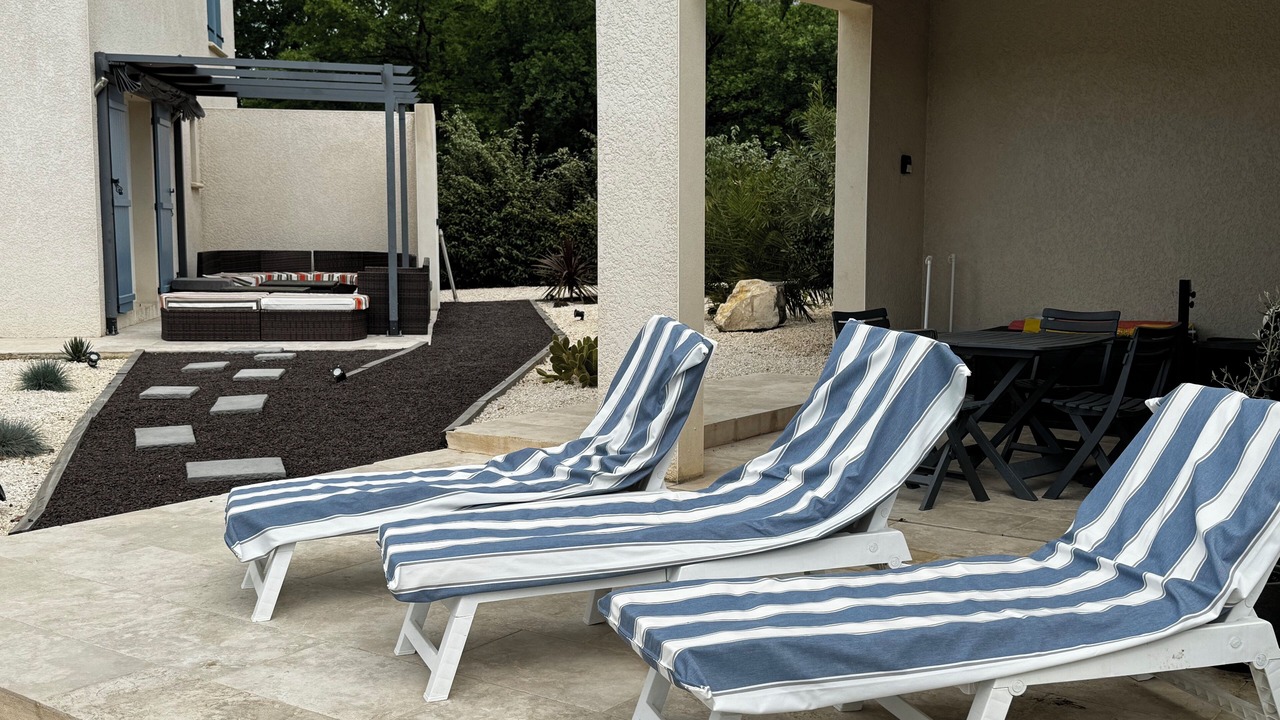 Photo of Patio Balcony in Saint-Victor-des-Oules