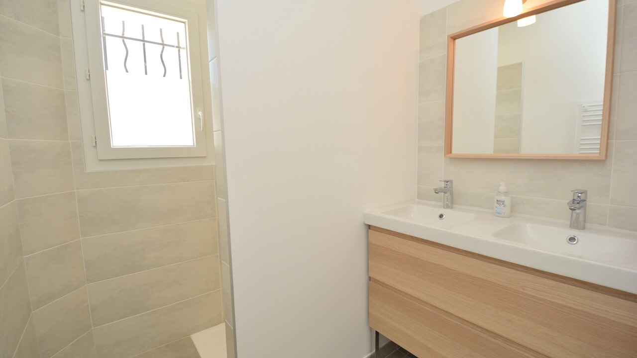 Photo of Bathroom in Saint-Victor-des-Oules