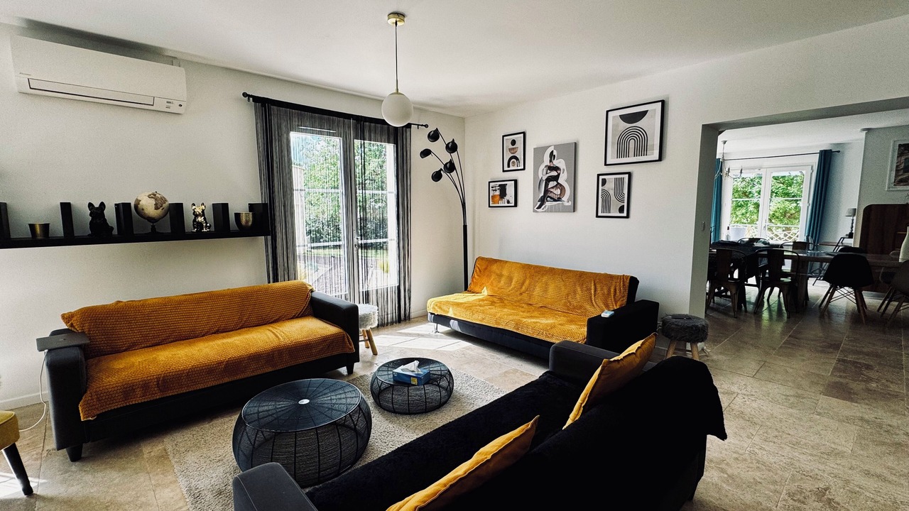 Photo of Livingroom in Saint-Victor-des-Oules