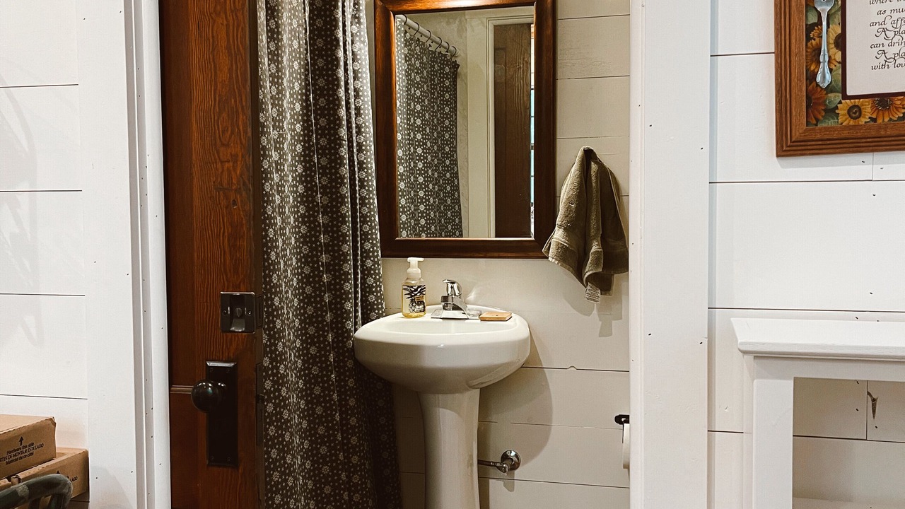 Photo of Bathroom in Whitehouse
