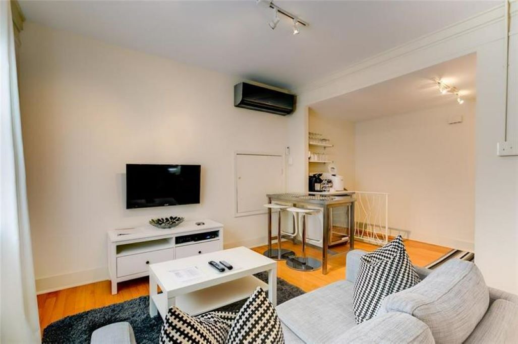 Photo of Livingroom in Uptown Historic District
