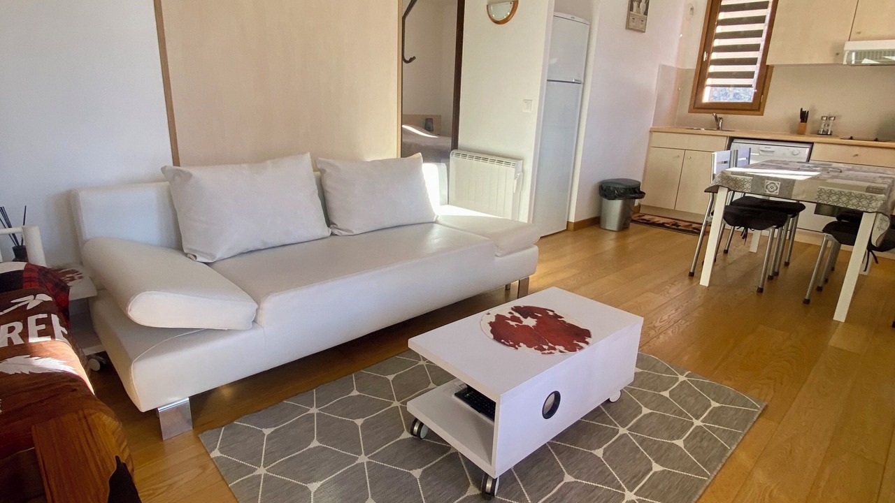 Photo of Livingroom in Peone