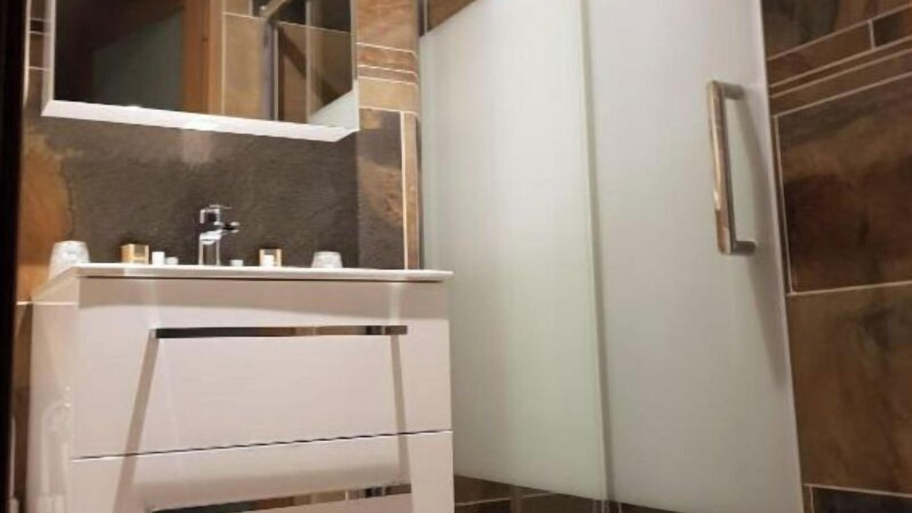 Photo of Bathroom in Wail