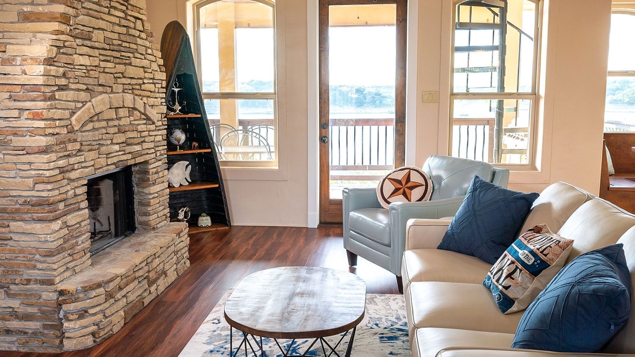 Photo of Livingroom in Brooks Hollow