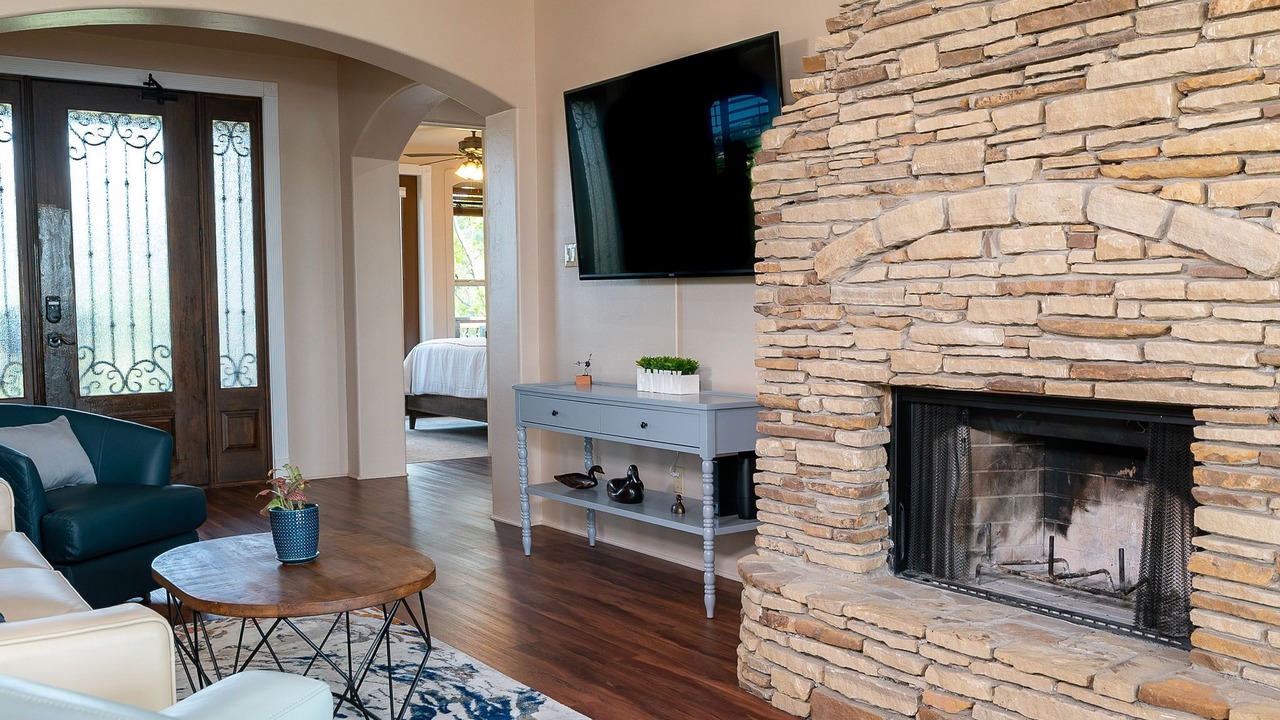 Photo of Livingroom in Brooks Hollow