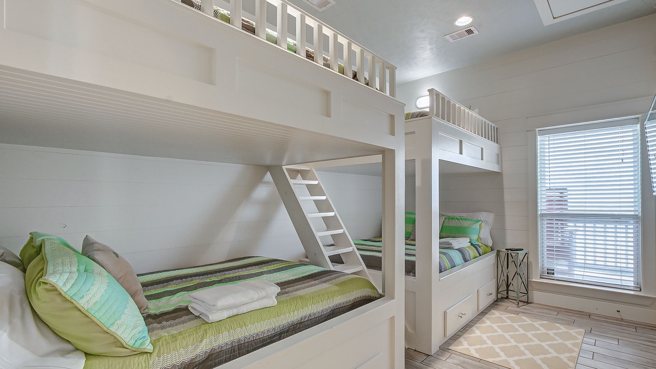Photo of Bedroom in Crystal Beach