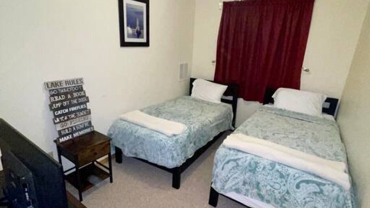 Photo of Bedroom in Hale