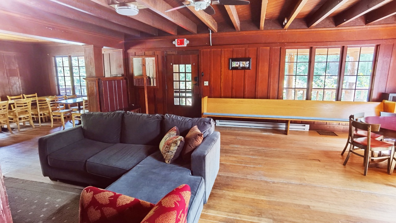 Photo of Livingroom in Ashford