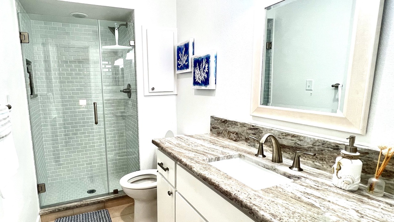 Photo of Bathroom in Pirates Beach