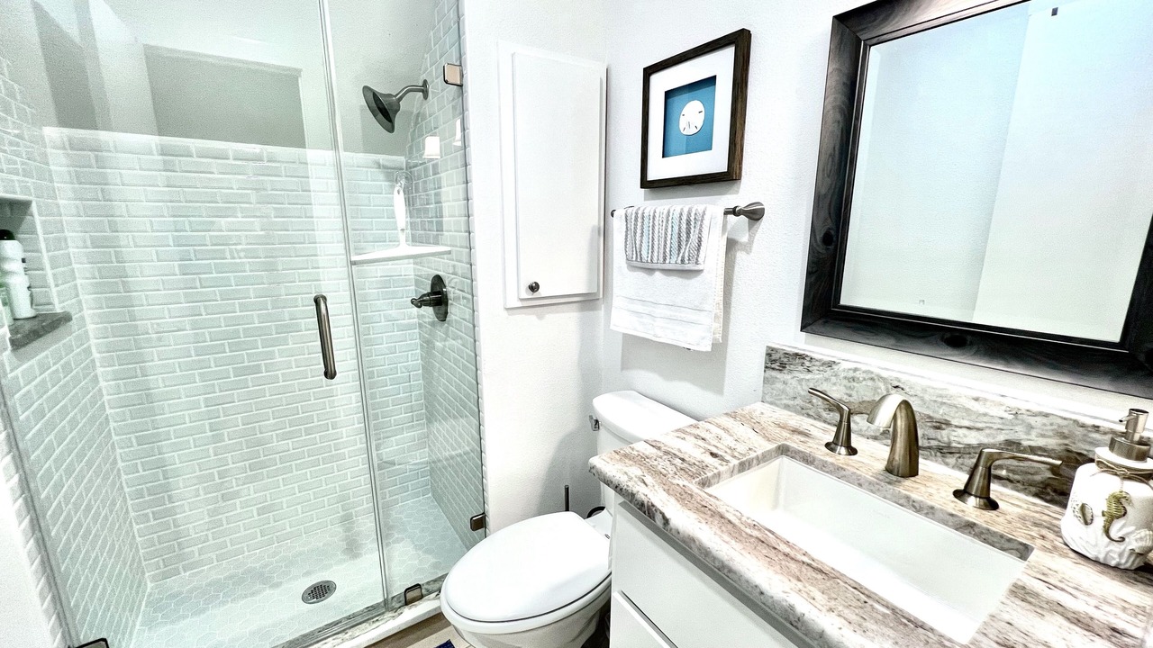 Photo of Bathroom in Pirates Beach