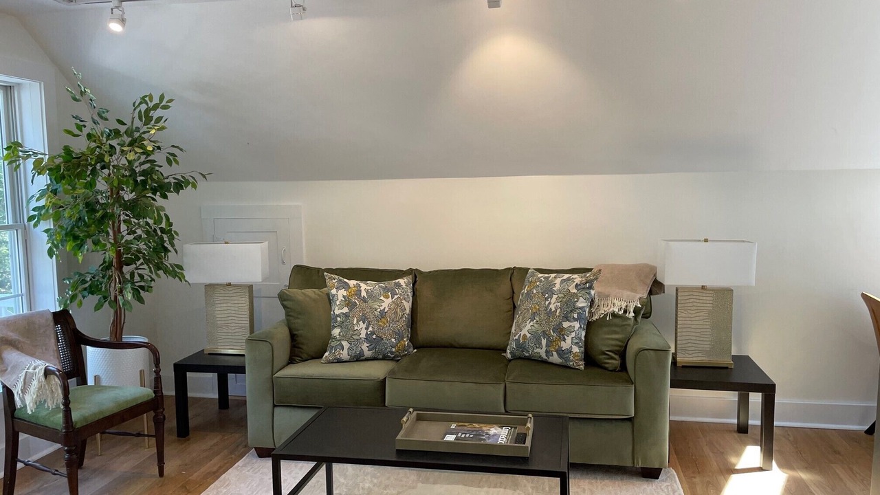 Photo of Livingroom in Roxbury