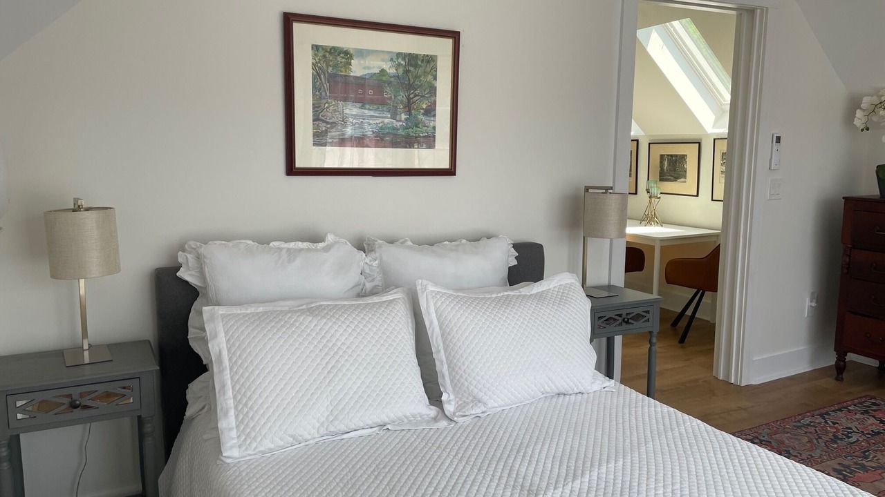 Photo of Bedroom in Roxbury